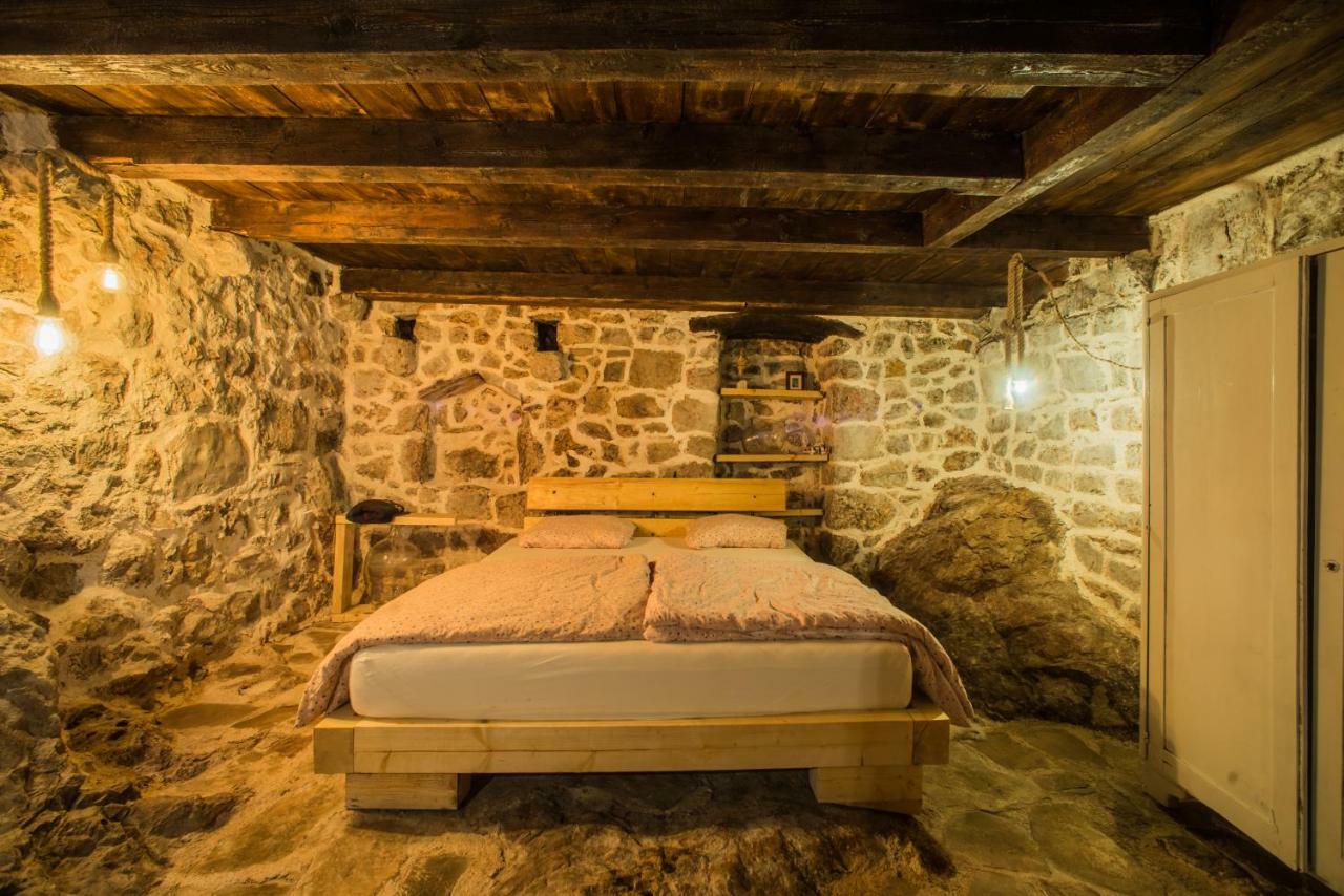 4 Limuna Janjina Extérieur photo